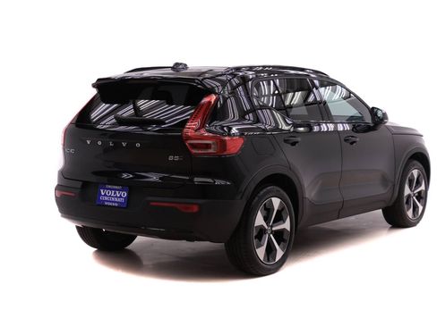 Certified 2025 Volvo XC40 B5 Plus image 4