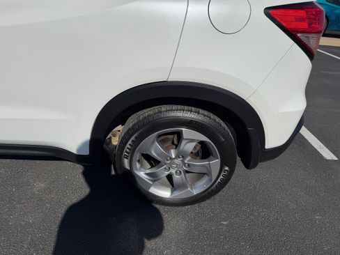 Used 2017 Honda HR-V EX image 10