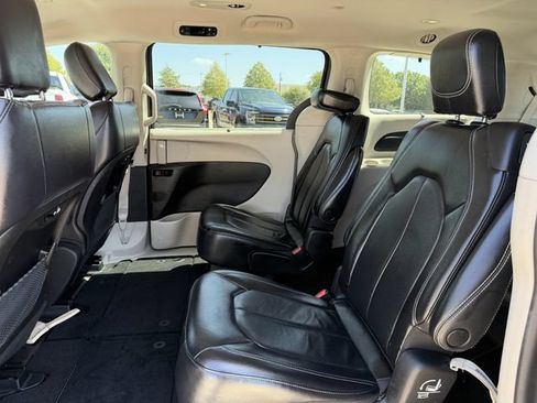 Used 2022 Chrysler Pacifica Touring-L FWD image 24