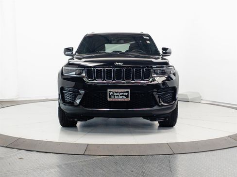 Used 2024 Jeep Grand Cherokee Laredo X w/ Luxury Tech Group I AWD/4WD image 2