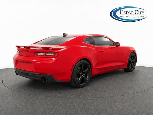 Used 2018 Chevrolet Camaro LT RWD image 4