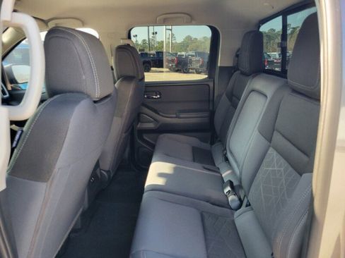 Used 2025 Nissan Frontier SV image 23
