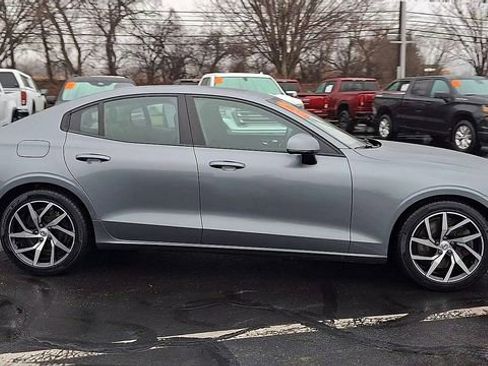 Used 2019 Volvo S60 T6 Momentum w/ Multimedia Package image 9