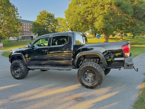 Used 2017 Toyota Tacoma TRD Off-Road w/ Tow Package (A/T) AWD/4WD image 13