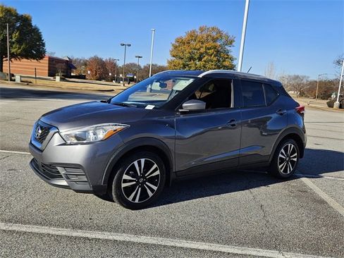 Used 2020 Nissan Kicks SV image 3