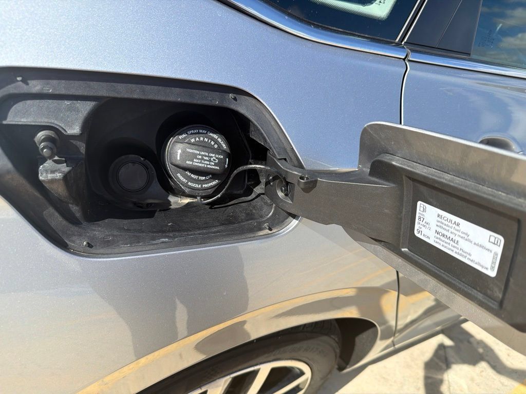 Used 2025 Volkswagen Jetta SE FWD image 27
