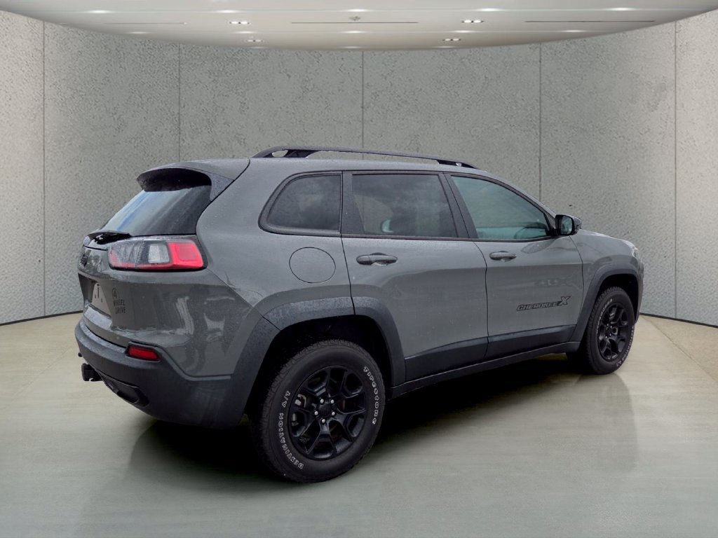 Used 2022 Jeep Cherokee Latitude w/ Trailer Tow Group AWD/4WD image 5