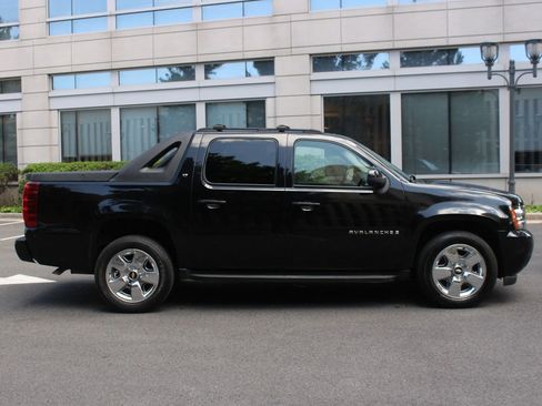 Used 2007 Chevrolet Avalanche LT w/ LT Preferred Equipment Group AWD/4WD image 6