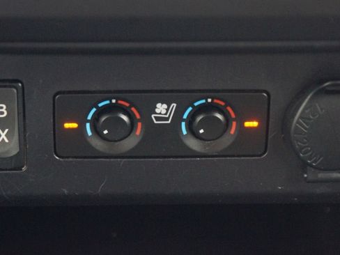Used 2016 Toyota 4Runner Limited AWD/4WD image 9