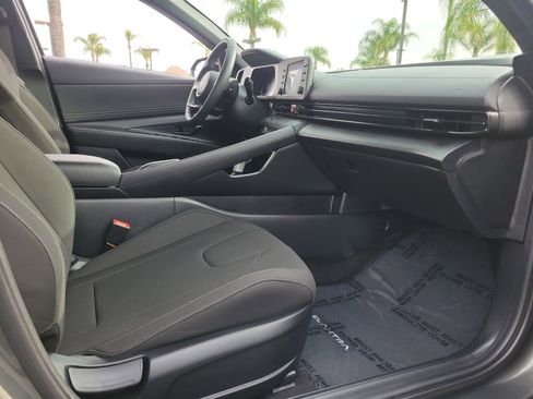 Certified 2025 Hyundai Elantra Sport image 22
