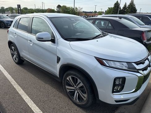 Used 2025 Mitsubishi Outlander Sport SE AWD/4WD image 2