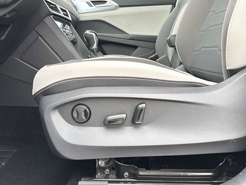 New 2026 Volkswagen Taos SE image 21