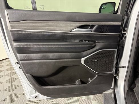Used 2023 Jeep Wagoneer L Series II RWD image 41