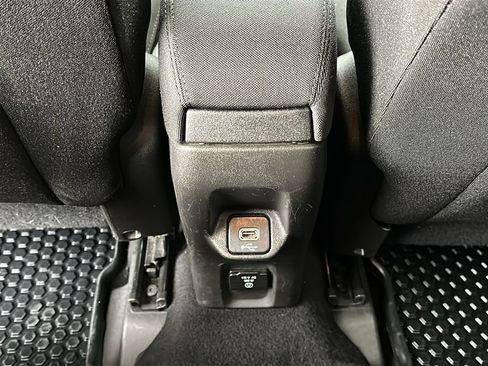 Used 2021 Jeep Renegade Latitude w/ Convenience Group AWD/4WD image 32
