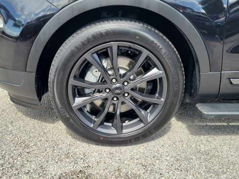 Used 2019 Ford Explorer XLT w/ Equipment Group 202A FWD image 5