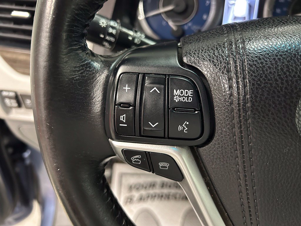 Used 2015 Toyota Sienna XLE FWD image 15