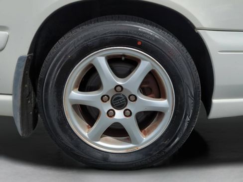 Used 1999 Volvo V70 FWD image 23