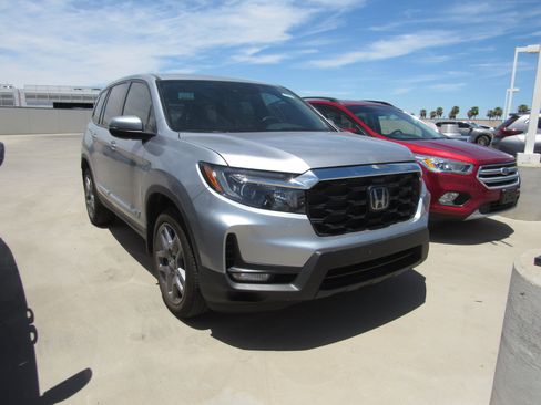 Used 2023 Honda Passport EX-L image 2