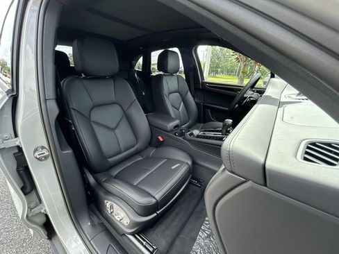 Certified 2025 Porsche Macan image 29