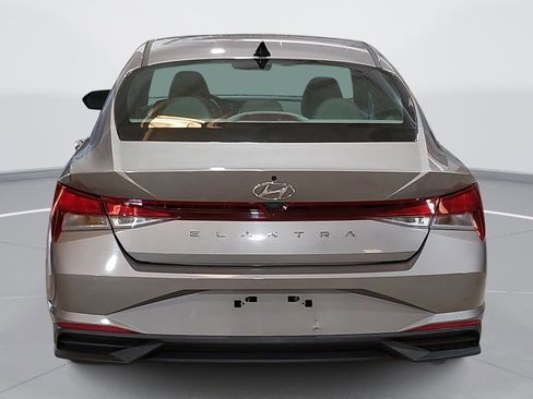 Used 2023 Hyundai Elantra SE FWD image 6