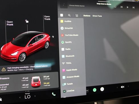 Used 2020 Tesla Model 3 Standard Range Plus image 18