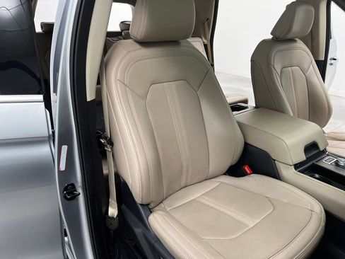 Used 2024 Ford Expedition Limited image 25