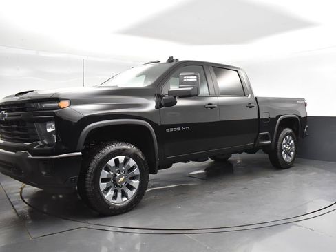 Used 2024 Chevrolet Silverado 2500 Custom w/ Custom Value Package image 1