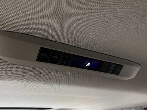 Used 2026 Toyota Sienna XLE FWD image 37
