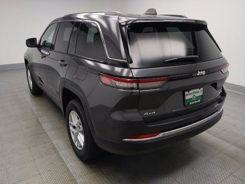Used 2023 Jeep Grand Cherokee Laredo AWD/4WD image 5