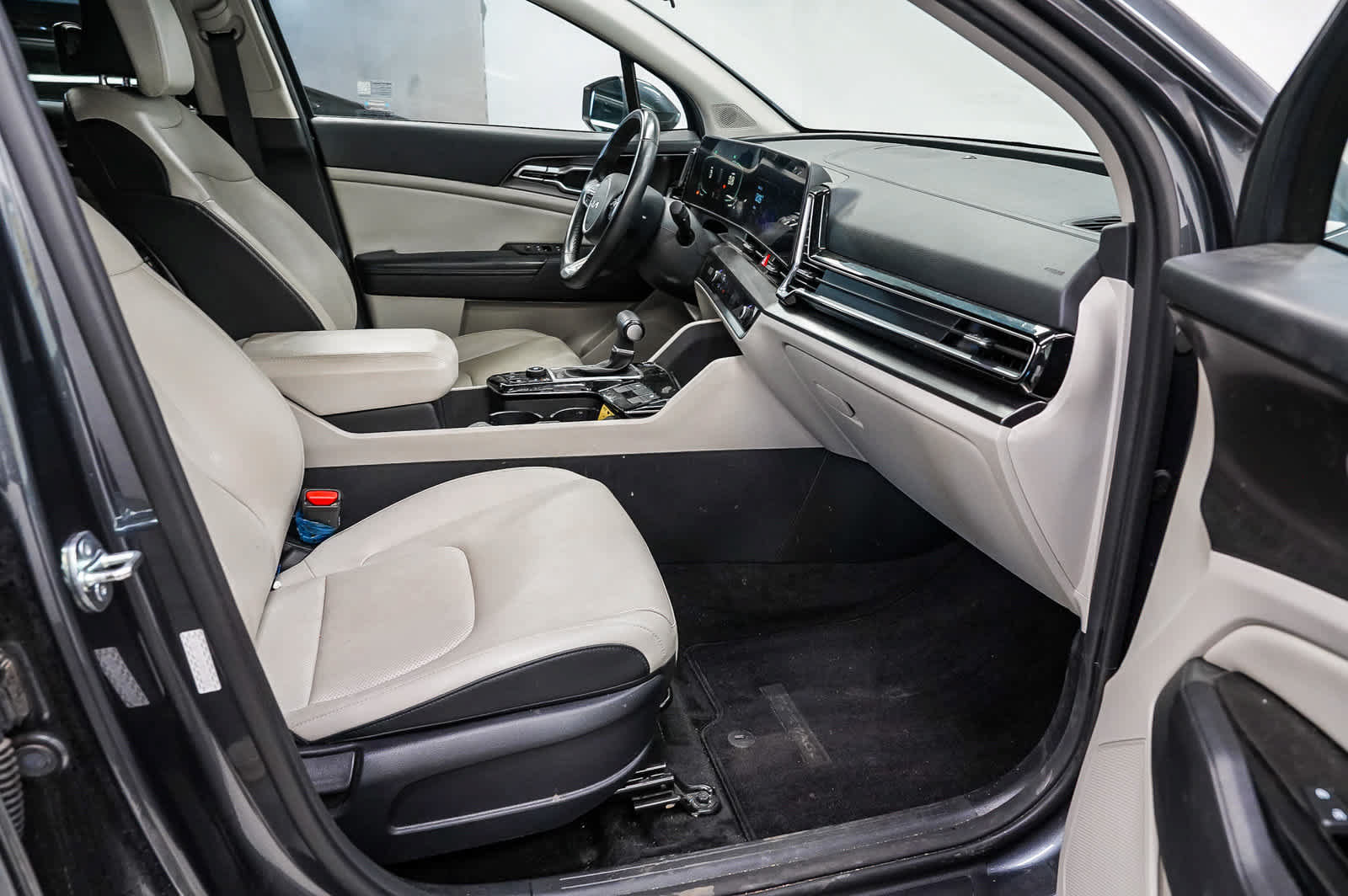 Used 2023 Kia Sportage EX FWD image 16