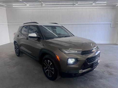 Used 2021 Chevrolet TrailBlazer ACTIV w/ Technology Package FWD image 3