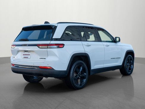 Used 2023 Jeep Grand Cherokee Limited w/ Black Appearance Package image 7