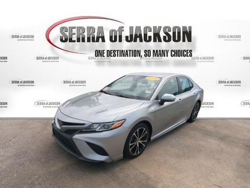 Used 2019 Toyota Camry SE FWD image 4