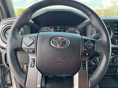 Used 2021 Toyota Tacoma TRD Off-Road w/ Technology Package AWD/4WD image 21