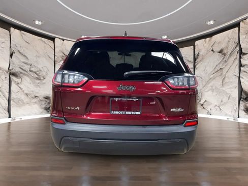 Used 2019 Jeep Cherokee Latitude w/ Cold Weather Group AWD/4WD image 4