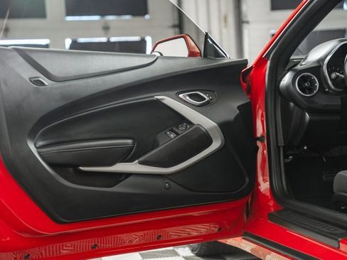 Used 2018 Chevrolet Camaro LT image 31