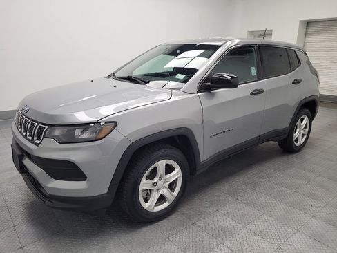 Used 2023 Jeep Compass Sport AWD/4WD image 2