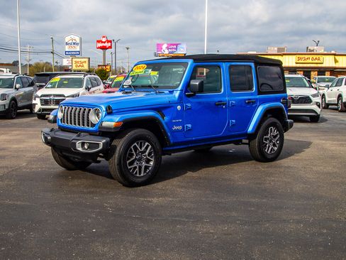 Used 2024 Jeep Wrangler Sahara w/ Technology Group image 3