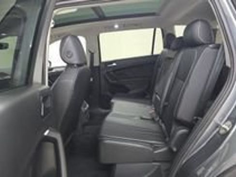 Used 2023 Volkswagen Tiguan SE w/ Panoramic Sunroof Package FWD image 16