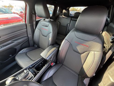 Used 2025 Jeep Compass Trailhawk image 35