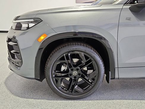 New 2026 Volkswagen Tiguan SE R-Line image 6