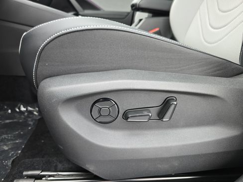 New 2026 Volkswagen Tiguan SE R-Line FWD image 29