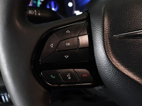 Used 2022 Chrysler Pacifica Touring-L w/ S Appearance Package FWD image 33