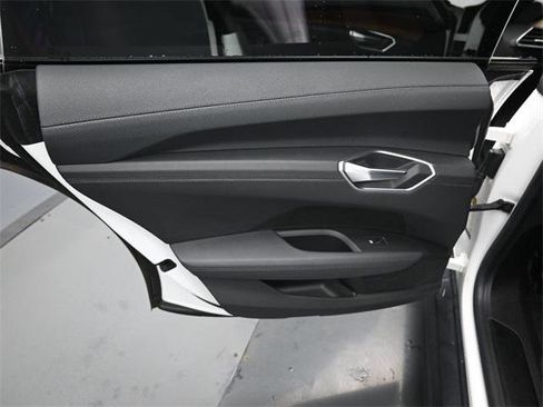 Used 2022 Audi e-tron GT Premium Plus image 30