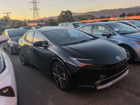 Used 2024 Toyota Prius Limited image 3