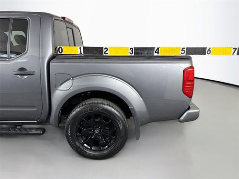 Certified 2020 Nissan Frontier SV w/ Midnight Edition Floor Mats image 15