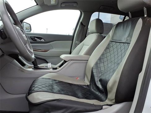 Used 2018 GMC Acadia SLE image 13