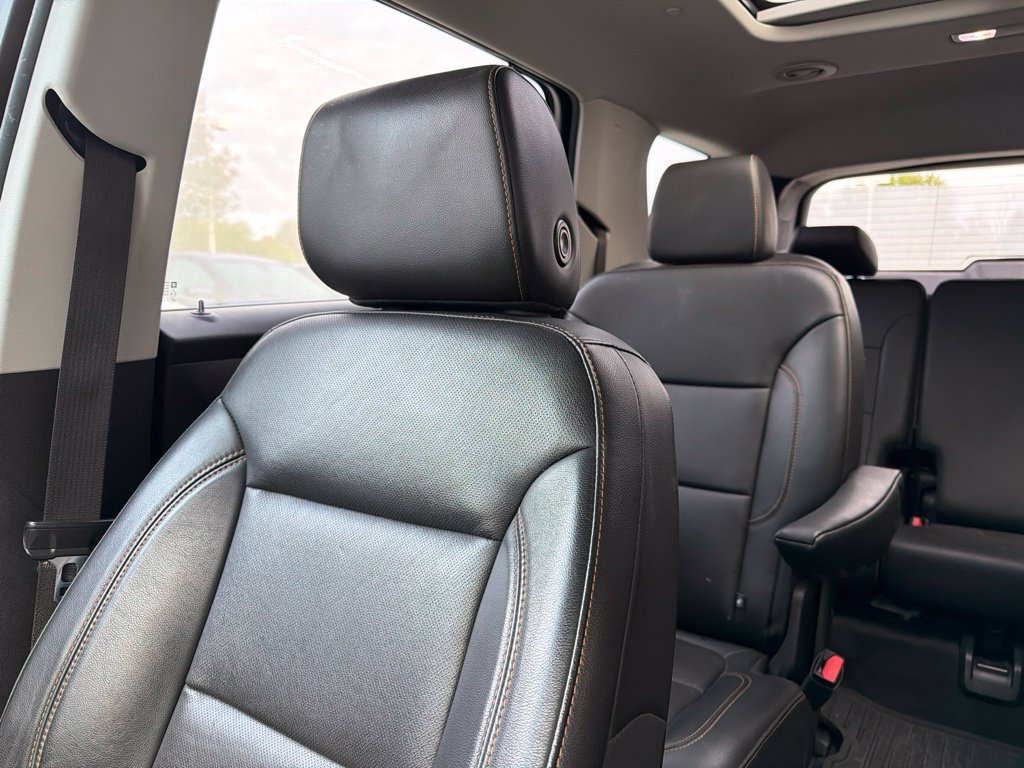 Used 2019 Chevrolet Traverse Premier w/ Redline Edition AWD/4WD image 12