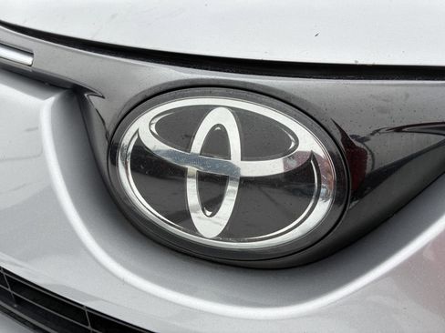 Used 2018 Toyota RAV4 Limited image 7