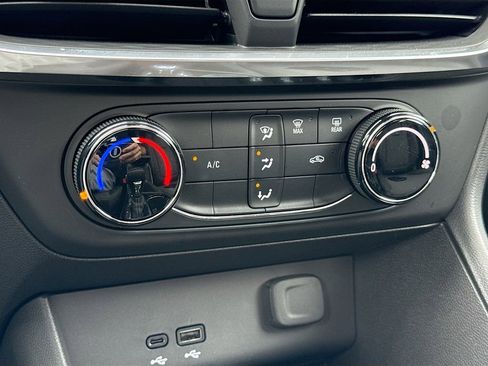 Used 2024 Buick Encore GX Preferred image 16